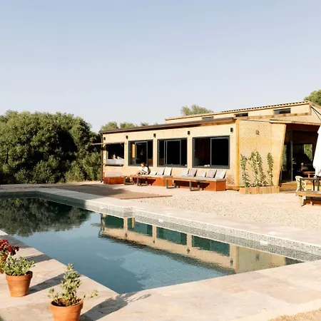 Airstream Oasis: Unique Retreat Near Andalucia's Beaches And Nature Haven!