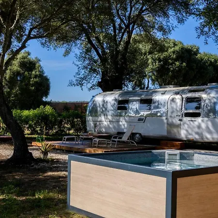 Airstream Oasis: Unique Retreat Near Andalucia's Beaches And Nature Haven! Holiday home